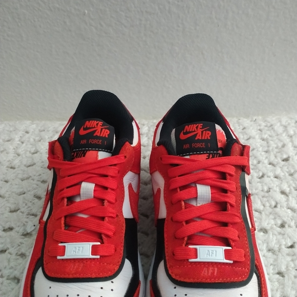 Nike Red and White Women's Sneakers - Picture 5 of 11